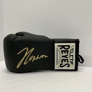 JULIO CESAR CHAVEZ SIGNED CLETO REYES LH BLACK GLOVE  BAS W210329 - Picture 1 of 3