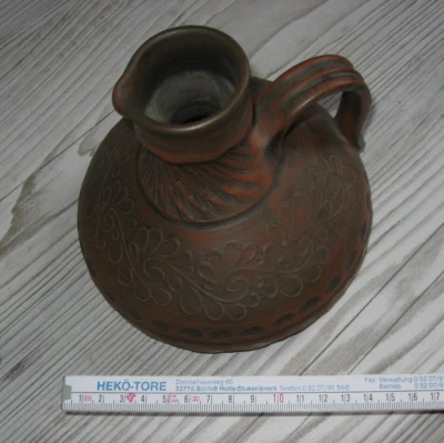 Vase Krug mit Henkel Handarbeit getöpfert Keramik Deko Zierobjekt Landhaus - Bild 1 von 3