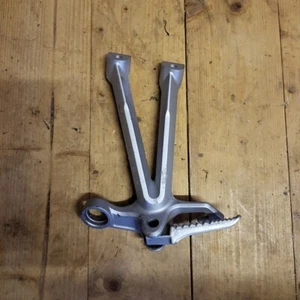 SUZUKI GSXR1000 K7 K8 2007 2008 LEFT REAR PILLION PEG PASSENGER FOOTREST - Picture 1 of 6