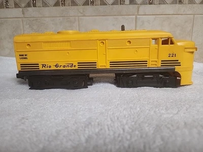 Lionel POSTWAR O Gauge Rio Grande A unit Alco Diesel 1963-64 Yellow( Runs ) - Image 1 of 4