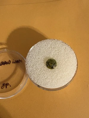 0.98 Mali Garnet 5.7mm - Image 1 of 2