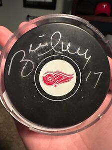Brett Hull Signed Autographed Red Wings Hockey Puck Fanatics Authenticated HOF