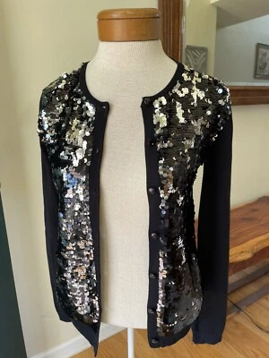 Cárdigan tejido ajustado con botones lentejuelas negras de diseñador Yoana Baraschi, cuello redondo Foto 1 de 4