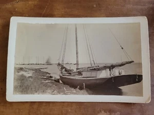 Fotografía con tarjeta de velero vintage de Sayville, Nueva York 1886 - Imagen 1 de 4