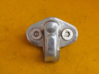 Chevrolet Impala 2006-2016 OEM pestillo de puerta placa de golpeador 08 09 10 11 12 13 14 15 Foto 1 de 3