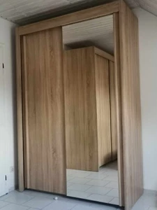 Kleiderschrank mit Schwebetüren - Bild 1 von 1