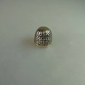 Rundkuppen-Fingerhut glatte Kuppe gepunzt 800er Silber (47330) - Bild 1 von 2