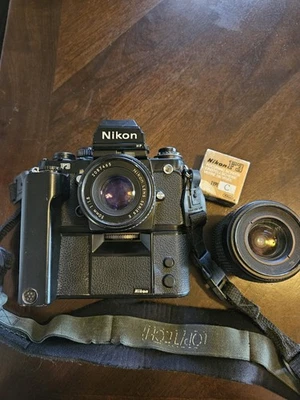 Cámara fotográfica Nikon F3 SLR con unidad de motor MD-4 con 2 lentes y pantalla de enfoque Foto 1 de 4