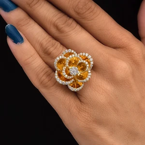 Anello cocktail fiore diamante tondo CVD coltivato in laboratorio 1,19 ct oro giallo massiccio 18 carati - Foto 1 di 11