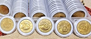 Sega World Sydney Sonic the Hedgehog coin/tokens in original untouched condition - Picture 1 of 5