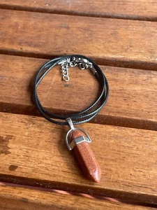 Red Goldstone Point Necklace - Adjustable Faux Leather Cord, Crystal Jewelry - Bild 1 von 3