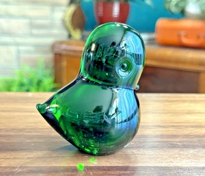 Schwedische Kunst Glas grüner Vogel von FM Konstglas Ronneby Schweden 3,5" Briefbeschwerer - Bild 1 von 19