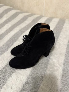 Botines de gamuza L'Amour Des Pieds "Florrie" talla 7,5 M negros lisos - Usados en Excelente Condición - Imagen 1 de 7