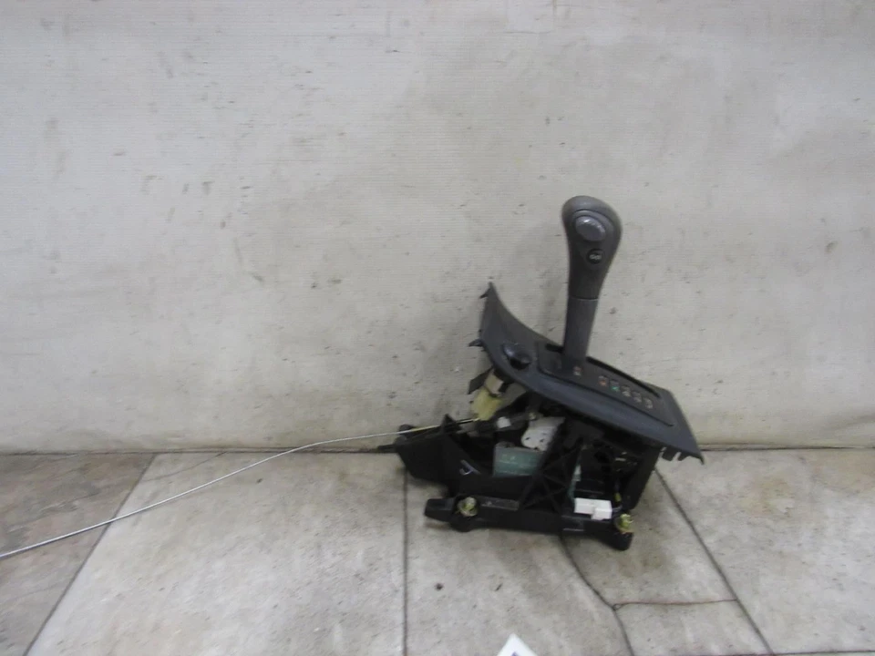 2003 TOYOTA COROLLA FLOOR GEAR SHIFTER - Image 1 of 2