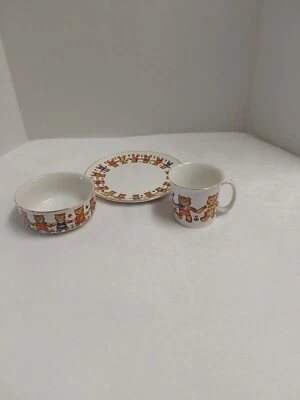 Juego de vajilla de porcelana infantil Action de 3 piezas plato, cuenco y taza con estampado de oso Foto 1 de 4