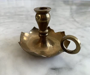 Vintage Mini Fingerschlaufe Messing Kerzenhalter 1-3/4" hoch 0,25" Öffnung - Bild 1 von 8