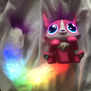 Lil' Gleemerz Lemur Light Up Tail suoni giocattolo interattivo Mattel arcobaleno 2017 - Foto 1 di 6