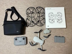 DJI Mini 2 Fly More Combo Drone Plegable MI2CP2 4K Cámara con Accesorios Funcionando - Imagen 1 de 20
