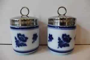 2 Williams Sonoma Double Egg Coddlers Flow blaue Blumen auf weißem Porzellandeckel - Bild 1 von 3
