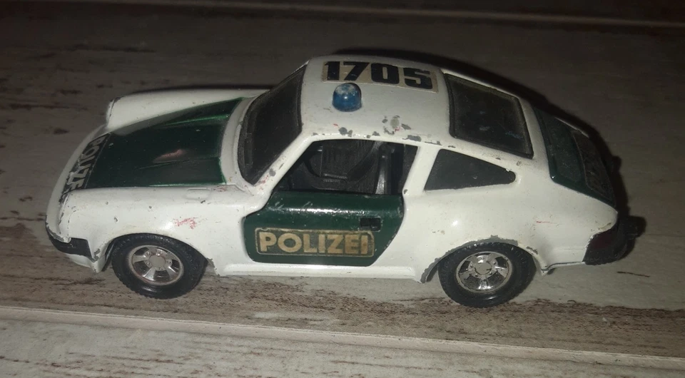 MACCHININA MATCHBOX SUPER KINGS PORSCHE TURBO K-70 POLIZEI NUMERO 1705 VINTAGE - Immagine 1 di 4
