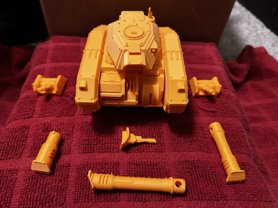 Tanque de batalla de ciencia ficción con torretas variables para juegos de guerra de mesa Foto 1 de 4