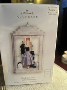 Barbie Sello MAGIA Adorno de Navidad Anochecer a Amanecer 2006 NUEVO EN CAJA ILUMINADO - Imagen 1 de 9