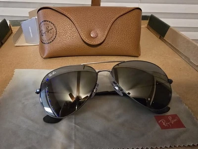 Ray Ban Orb3558 monturas negras mate con lentes astilladas espejadas  Foto 1 de 4