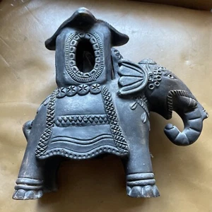 Bins INDIAN ELEPHANT WITH HOWDAH STONEWARE POTTERY BLACK BROWN 10” - Foto 1 di 8