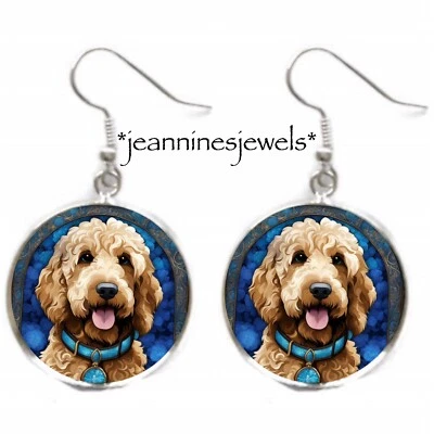 Pendientes Doodle Dorados Perro Imitación Vidrieras Arte Plata Cuelga Goldendoodle Foto 1 de 4