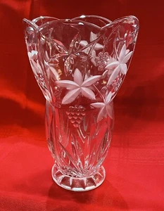 Crystal Scalloped Mikasa Vase Frosted Garden Terrace Flowers Berries Centerpiece - Picture 1 of 12