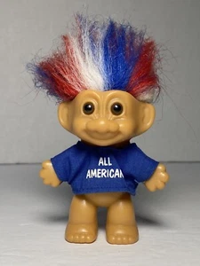 Vintage 90er Russ Berrie 3" Troll Puppe "All American" rot weiß & blau Haare - Bild 1 von 9