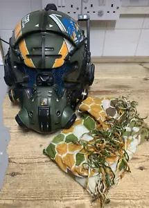 Titanfall 2 Collectors Edition Helmet and Scarf - No game or box - Afbeelding 1 van 3