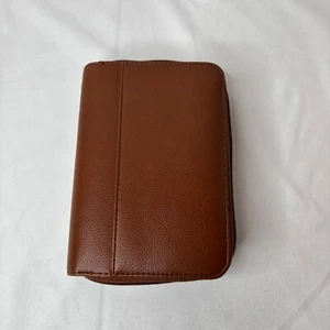 Mundi Marrone Portfolio Planner/Organizer 6 Anelli Doppia Zip Intorno 8” x 5 1/2” - Foto 1 di 15