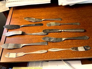 ANTIQUE BUTTER KNIFE COLLECTION OF 9 1930'S AND UP TO 1940'S SILVER PLATED - Picture 1 of 12