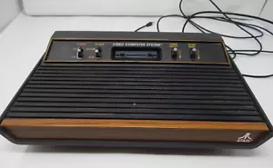 Atari 2600 1978 Console leggera Sixer (non pesante Sixer) solo TESTATA funziona - Foto 1 di 5