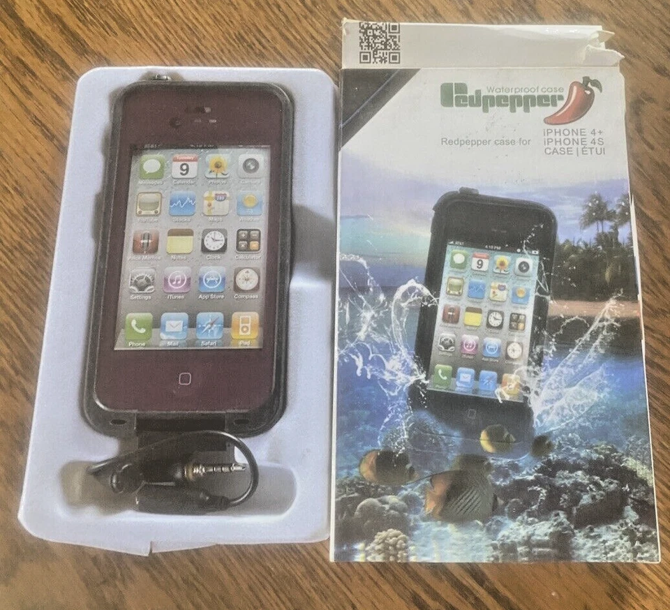 Funda Impermeable RedPepper para iPhone 4 y 4s - Roja y Negra con Parte Trasera Transparente Foto 1 de 3