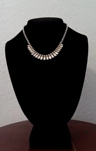 Collar babera de colección blanco de los años 50 cristales de imitación - Imagen 1 de 12