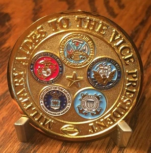 AUTÉNTICA Moneda de Desafío de los Ayudantes Militares del Vicepresidente de la década de 2000 - Imagen 1 de 2