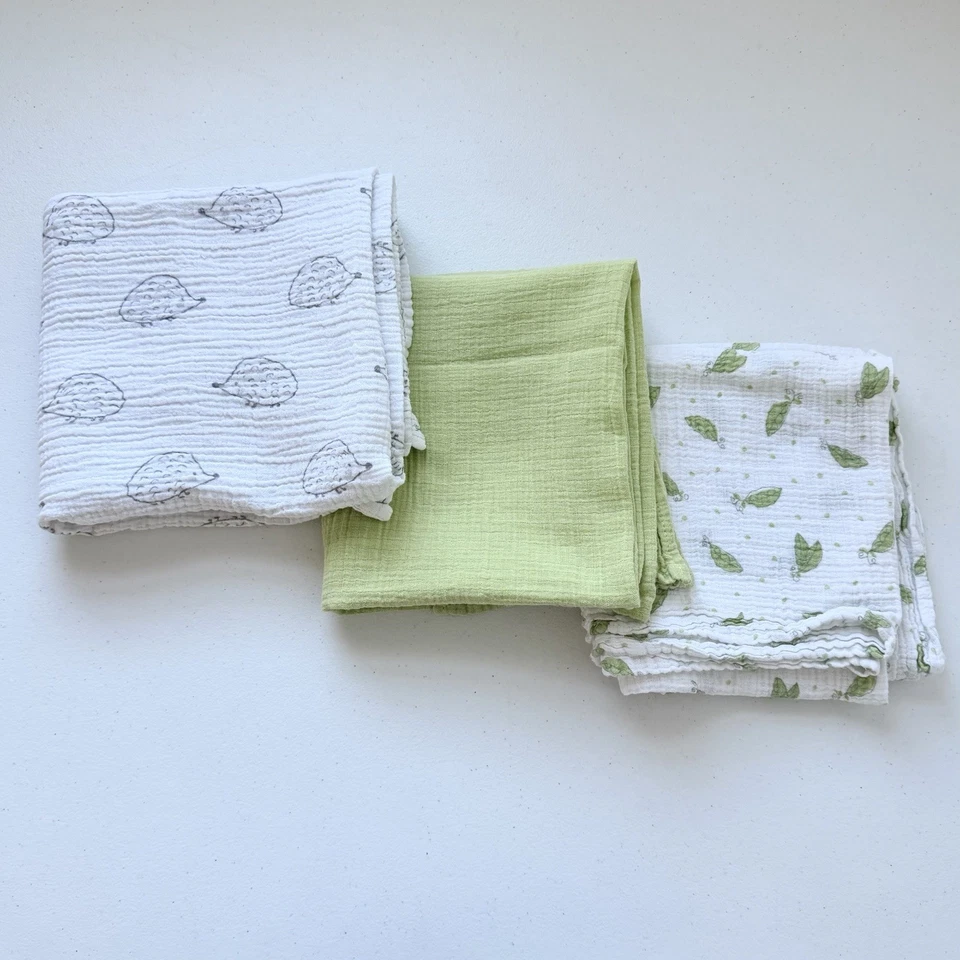 Tres mantas de muselina 100 % algodón neutras de género verde/blanco pañales sin manchas Foto 1 de 4