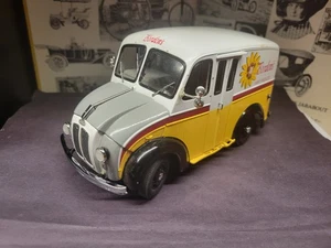 1950 Borden's Milk Bottle Delivery Truck Maßstab 1:24 Diecast mit Milchflaschen - Bild 1 von 4