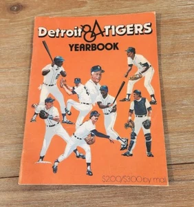 1984 Detroit Tigers Yearbook Sparky LeFlore, Lou Whitaker, Larry Herndon  (A1) - Picture 1 of 13