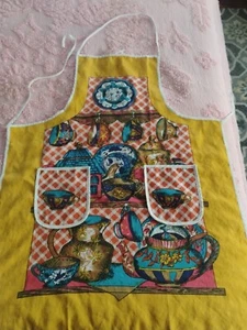 Grembiule cucina vibrante tazze e teiere vintage senape e arance blu - Foto 1 di 9