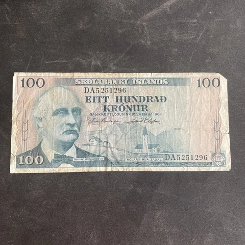 1961 Iceland 100 Kronur Circulated Bank Note Sedlabankki Islands Cover