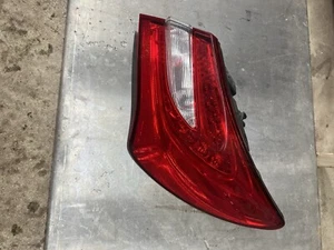 2012 Chrysler 200 Pair Of Tail Light Assemblies. - Picture 1 of 2