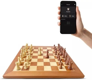 Chessnut Pro elektronisches Schachbrett-Set, Vollholz-Schachfiguren, Anerkennung - Bild 1 von 5