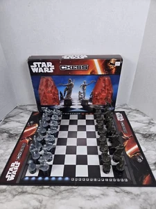 Hasbro Star Wars: Das Erwachen der Macht Schachspiel 2014 - Bild 1 von 11