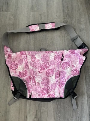 Bolso Bandolera LL Bean Nylon con Diseño Rosa Usado en Excelente Condición Foto 1 de 4
