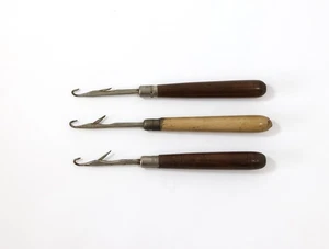 3 Teppichherstellung Riegel Haken Werkzeuge mit Holzgriffen - Bild 1 von 8