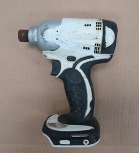 MAKITA CORDLESS IMPACT DRIVER - BTD 142 - 18V LITHIUM -1/4" - Picture 1 of 6