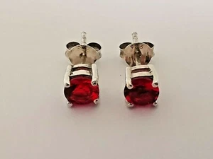 925 PLATA ROJA CIRCONITA CÚBICA Pendientes Mariposa Espalda Redondos 5mm Garra Brillante Conjunto Piedras - Imagen 1 de 12